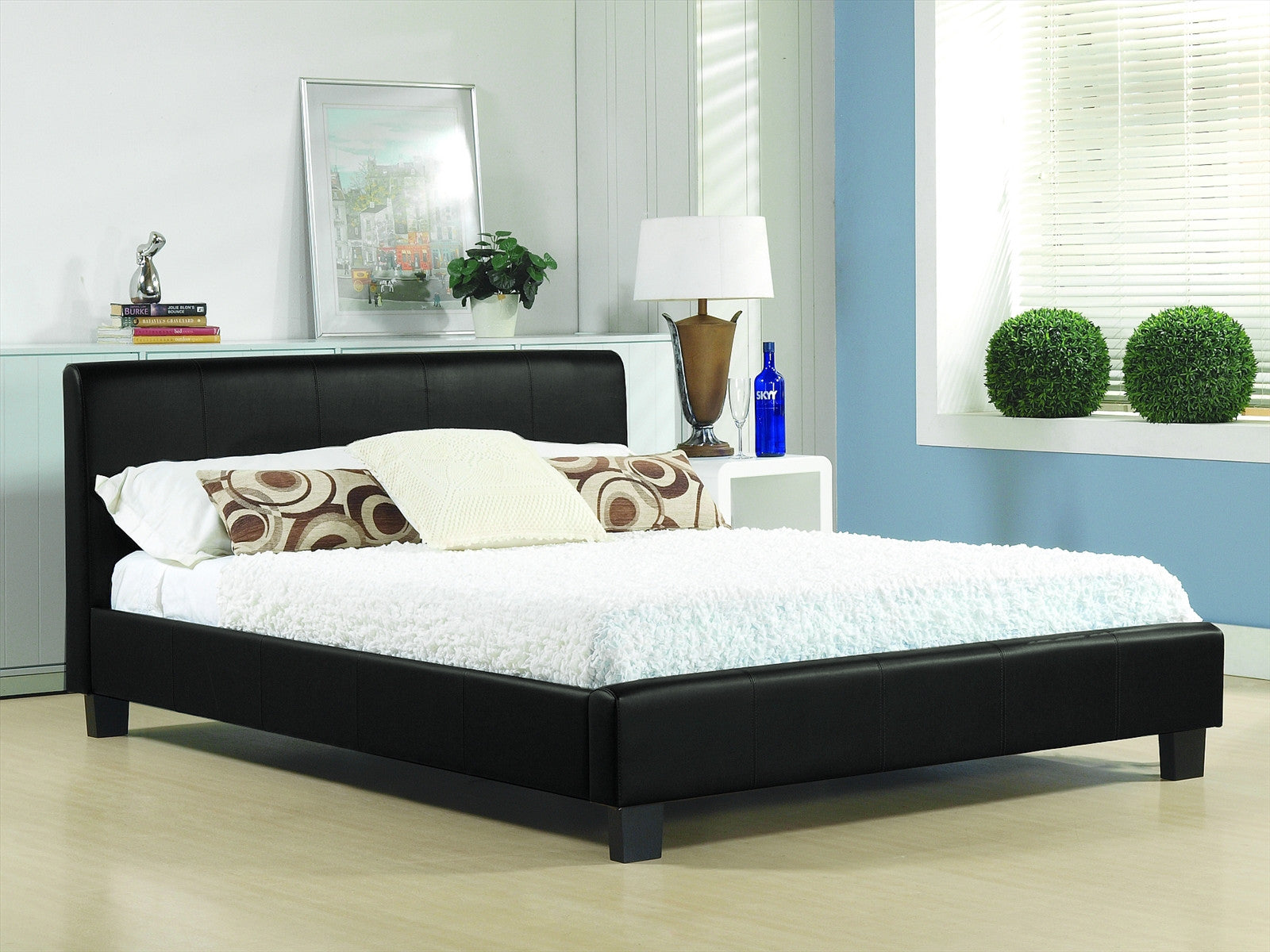 Hamburg Bed in Black Real Leather